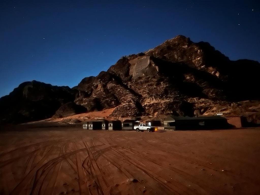 Wadi Rum Sky Tours&Camp Bagian luar foto
