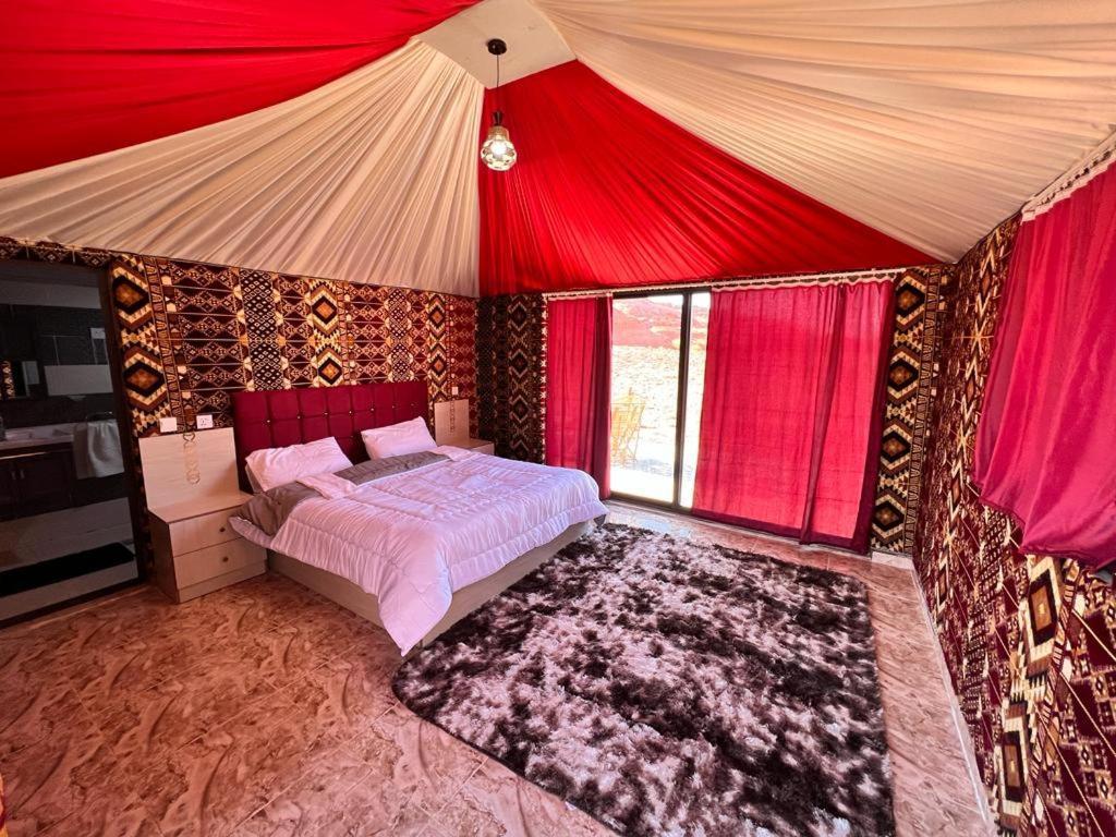 Wadi Rum Sky Tours&Camp Bagian luar foto