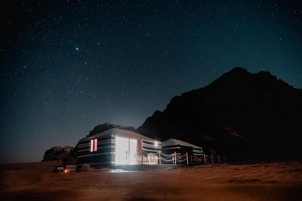 Wadi Rum Sky Tours&Camp Bagian luar foto