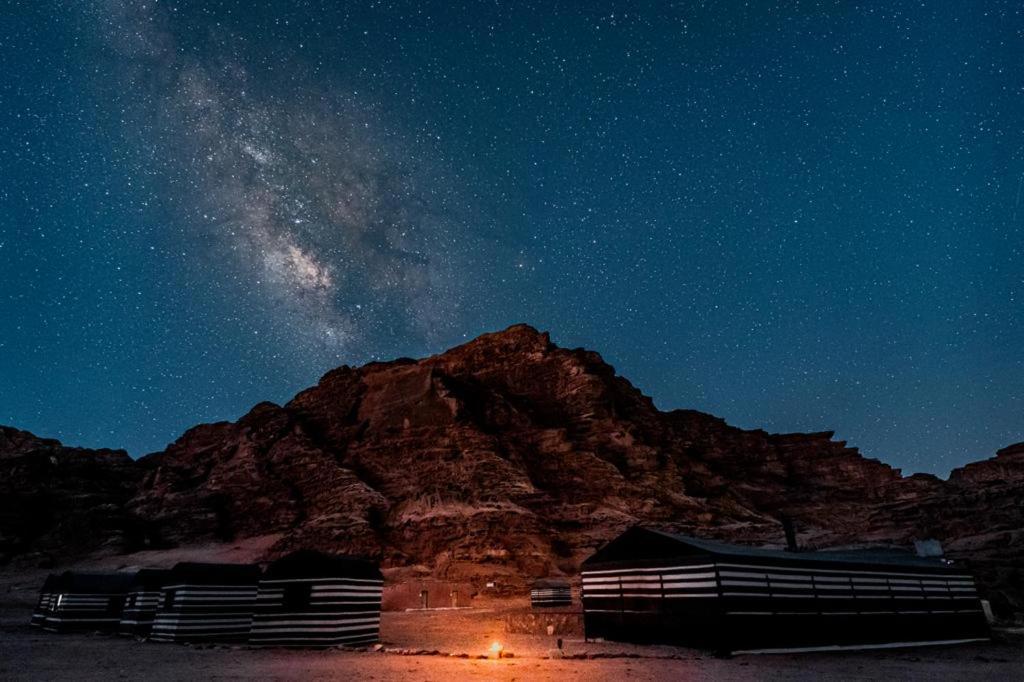Wadi Rum Sky Tours&Camp Bagian luar foto