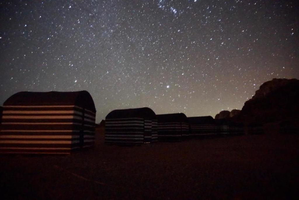 Wadi Rum Sky Tours&Camp Bagian luar foto