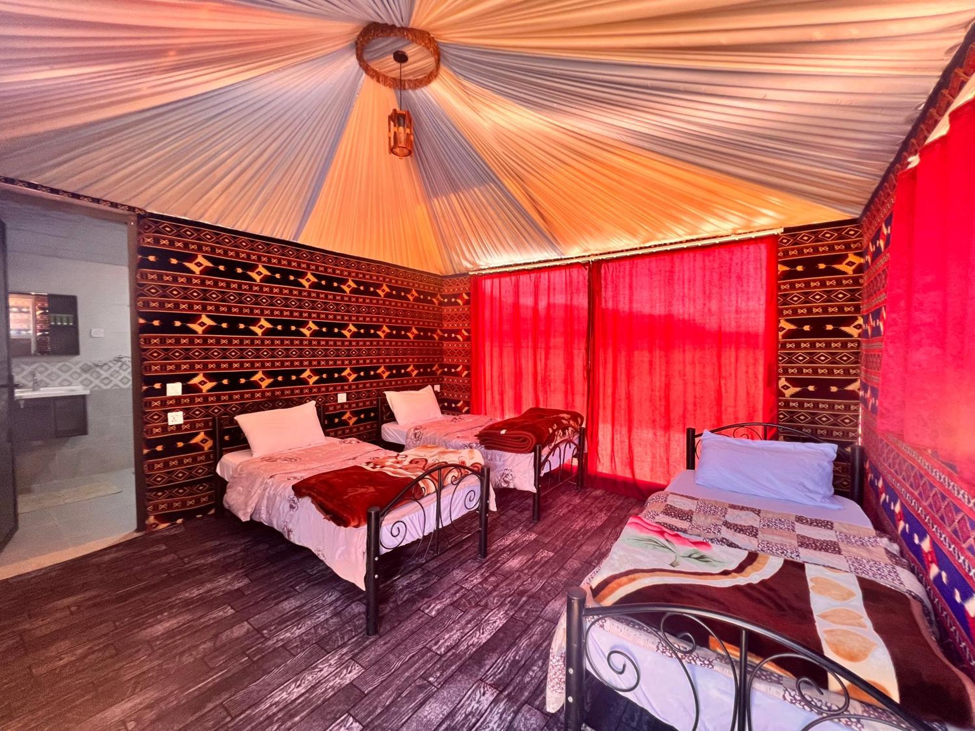 Wadi Rum Sky Tours&Camp Bagian luar foto
