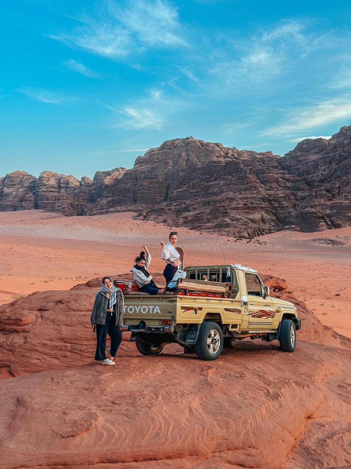 Wadi Rum Sky Tours&Camp Bagian luar foto