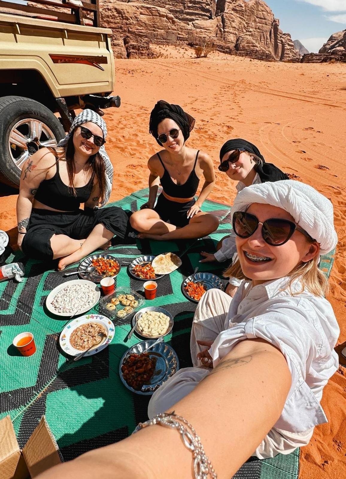 Wadi Rum Sky Tours&Camp Bagian luar foto