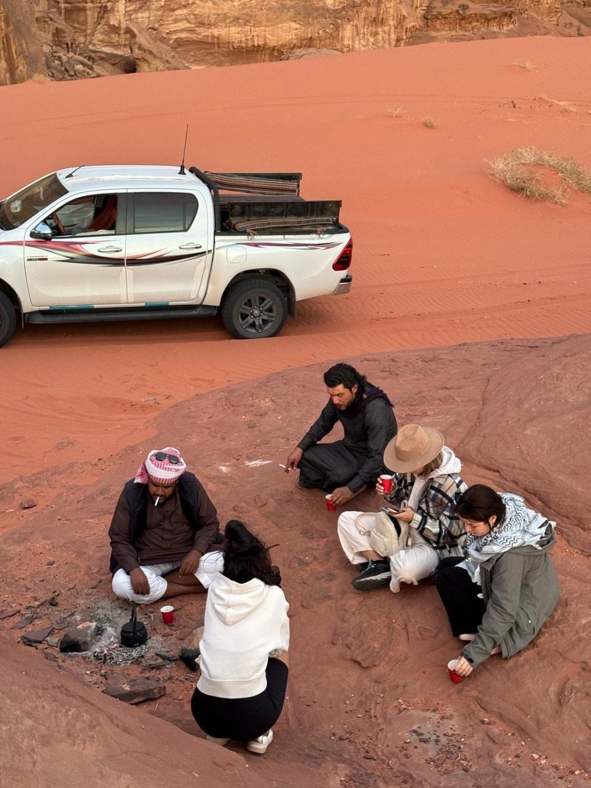 Wadi Rum Sky Tours&Camp Bagian luar foto